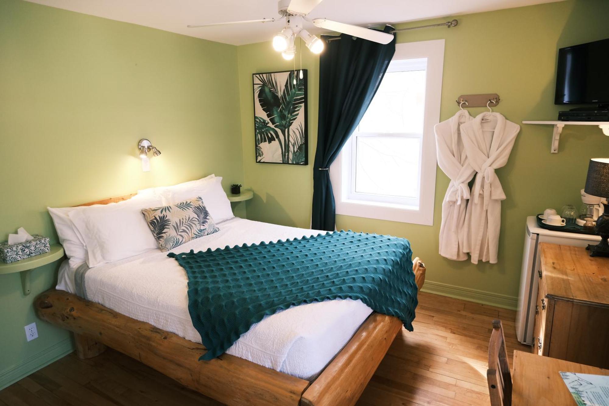 Bed and Breakfast Les Pinsons Des Rives La Malbaie Zewnętrze zdjęcie